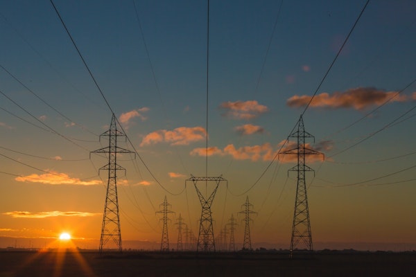 Public Safety Power Shutoffs Expand Beyond California Amid Growing Wildfire Risk